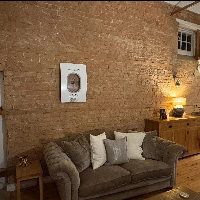 British Airways G-EUPB Airbus A319 Window fuselage Cut Wall Clock Airline Aviation Upcycle Boeing Gift Plane Aircraft Aviator Picture