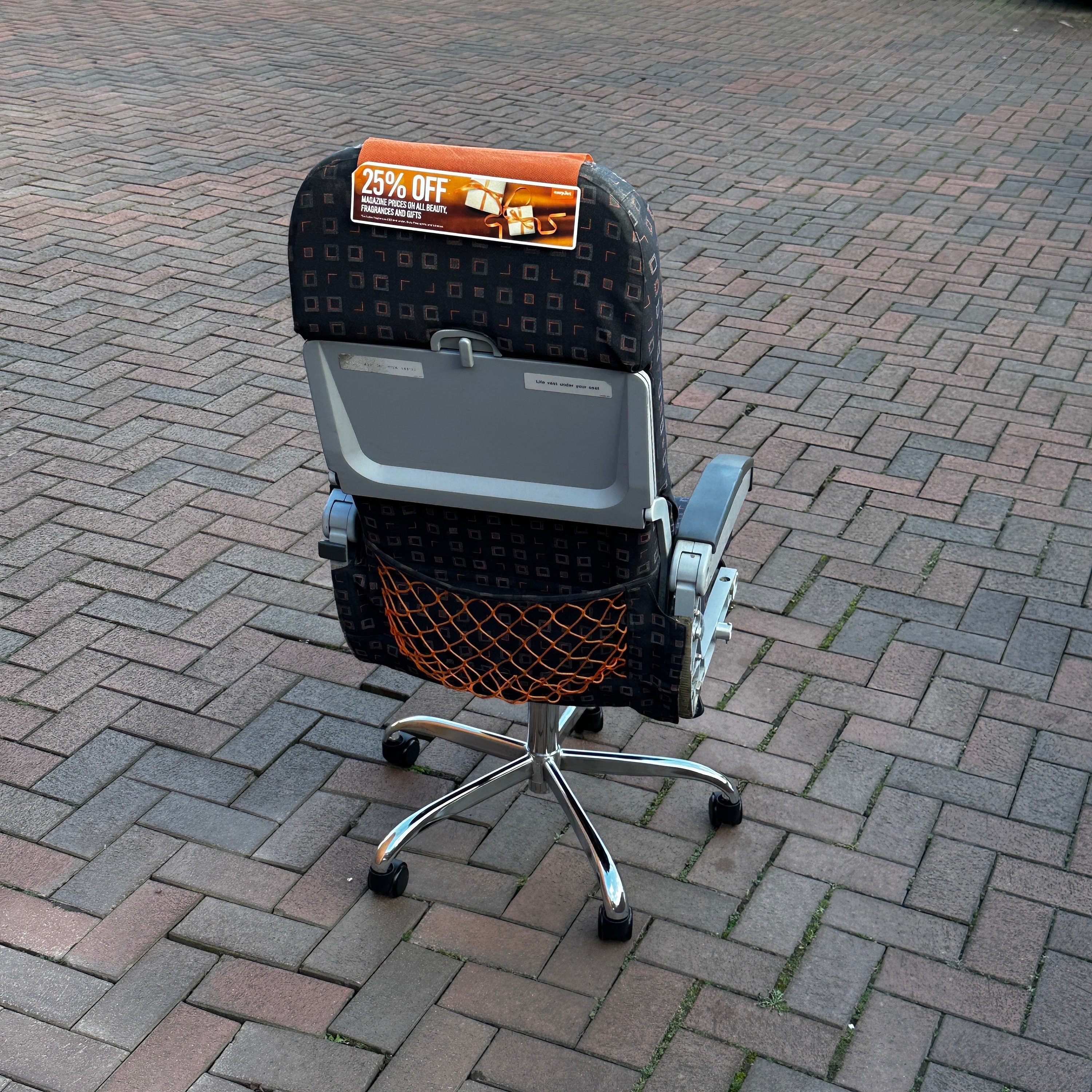 EasyJet Airbus A319 G-EZAB upcycled office desk chair Boeing aviator pilot A320 a321 Flight deck short haul ezy