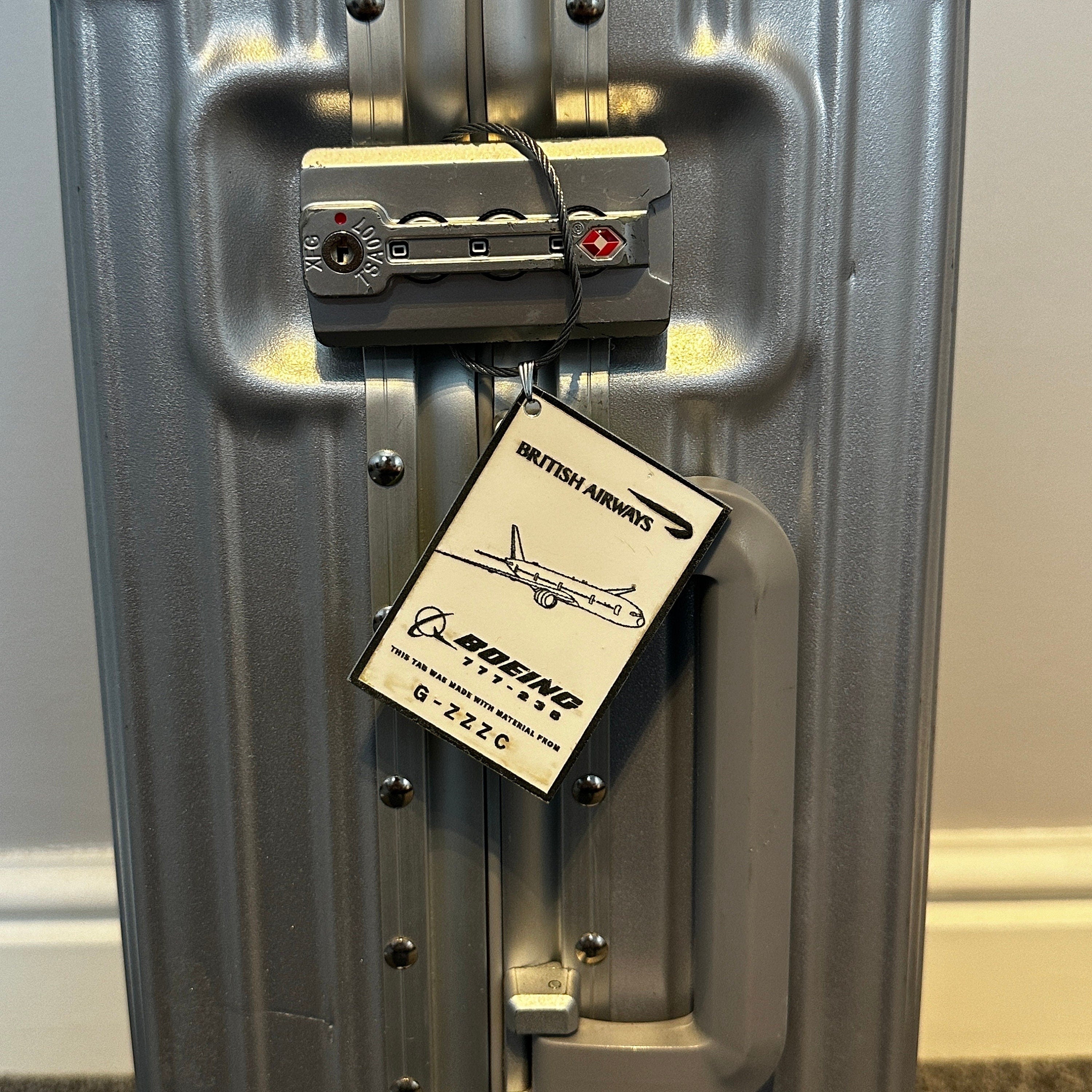 British Airways Boeing 777 G-ZZZC Fuselage Cut Luggage Tag Keychain Keyring Plaque  Collectible Airbus memorabilia Pilot gift engraved