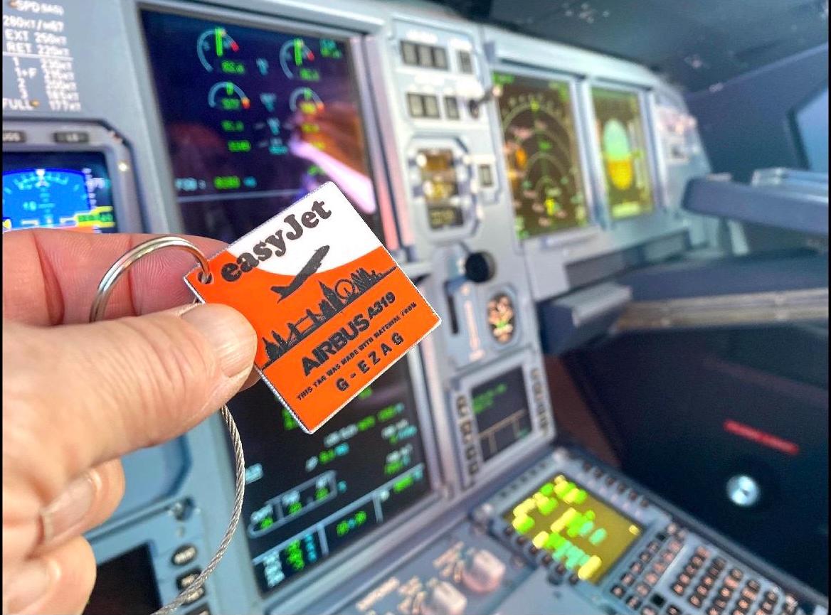 Easyjet Airbus A319 G-EZAG Fuselage Cut Luggage Tag Keychain Keyring Plaque  Collectible Airbus memorabilia Pilot  engraved EZY Real plane
