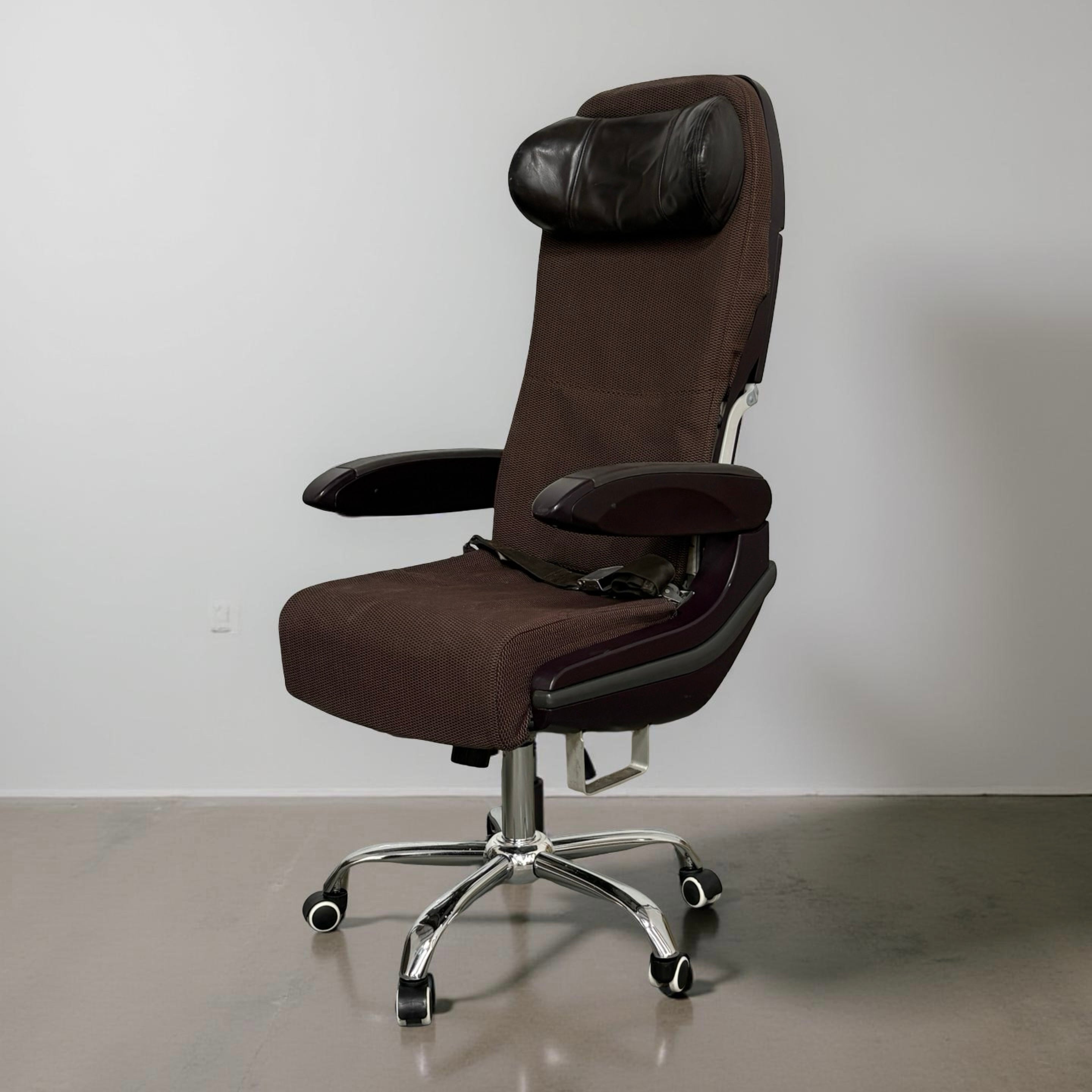 Virgin Atlantic Boeing 747 G-VXLG Economy Upcycled Office Desk Chair Captain Officer