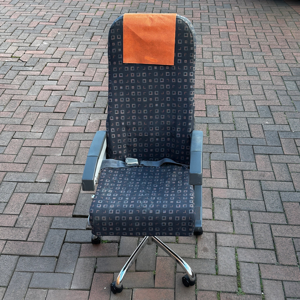 EasyJet Airbus A319 G-EZAB upcycled office desk chair Boeing aviator pilot A320 a321 Flight deck short haul ezy
