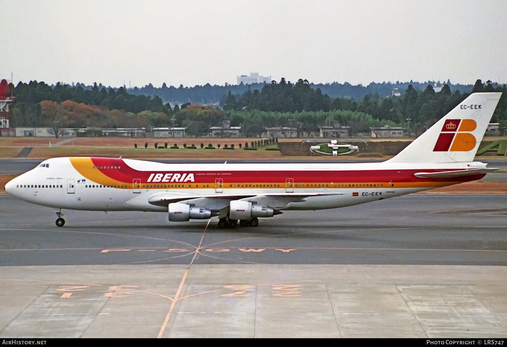 IBERIA EC-EEK Boeing 747 747-200 Captain Captains Cockpit Pilot Seat Desk Chair Captain Captain’s Officer Simulator Flight Deck ipeco weber