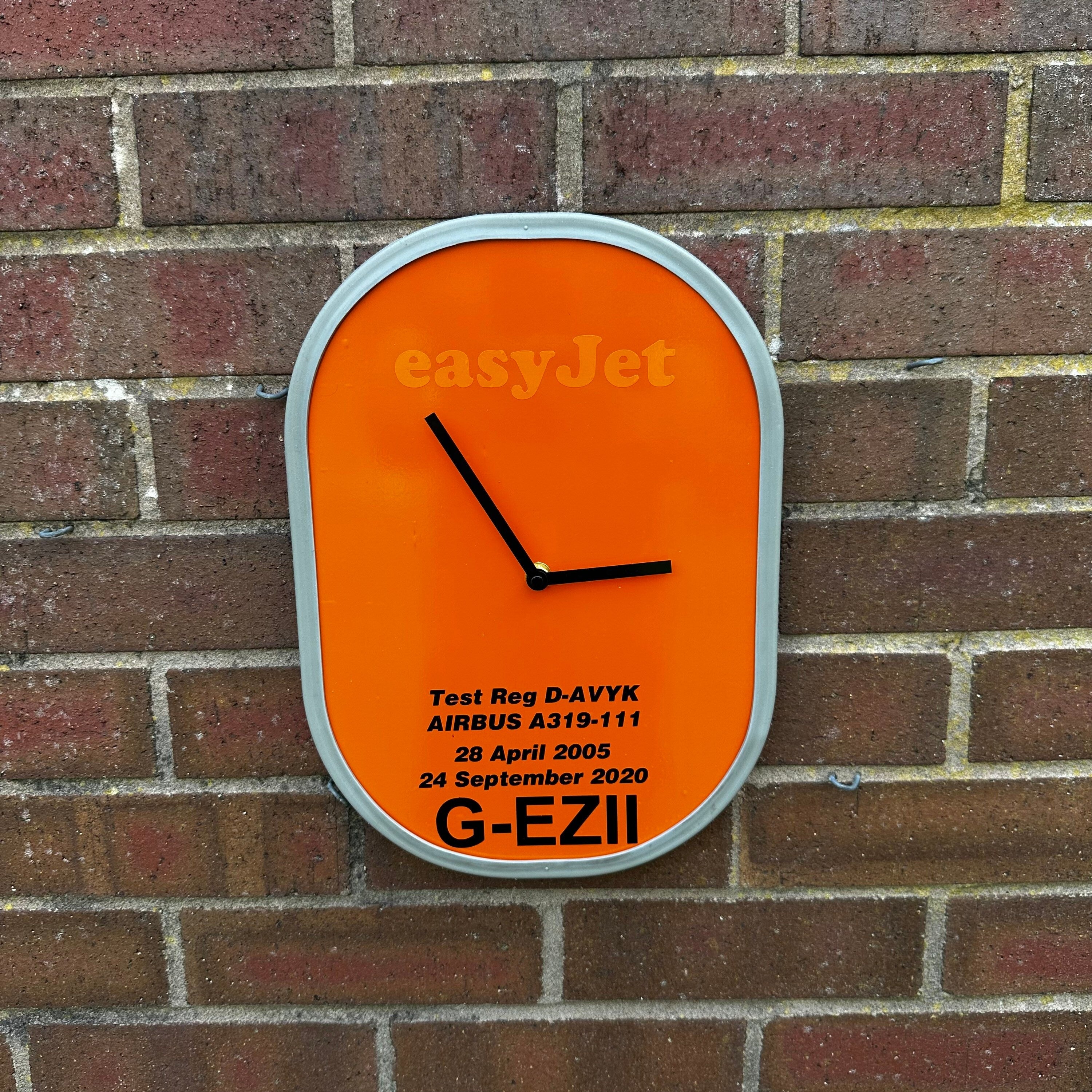 EASYJET AIRLINES G-EZII Airbus A319 Window Clock Airline Aviation Upcycle Boeing Gift Plane Aircraft Aviator