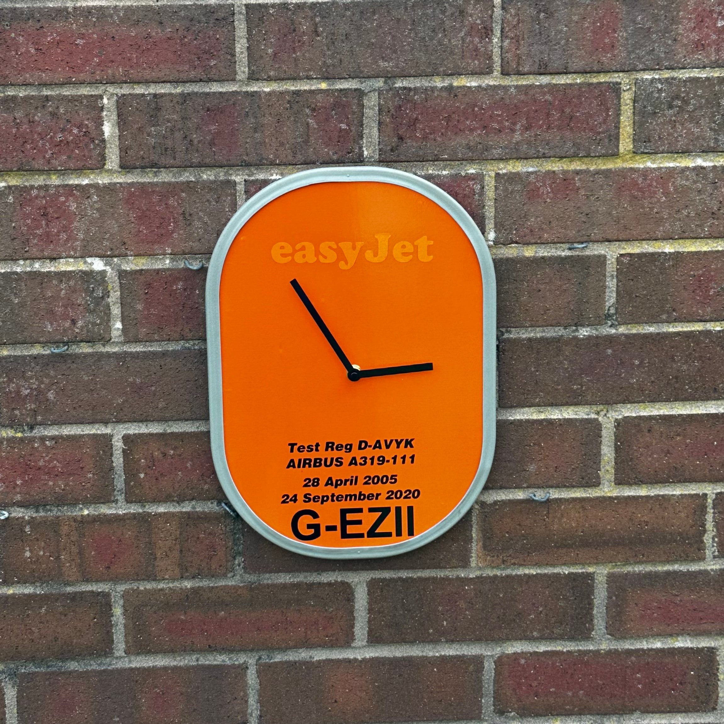 EASYJET AIRLINES G-EZII Airbus A319 Window Clock Airline Aviation Upcycle Boeing Gift Plane Aircraft Aviator