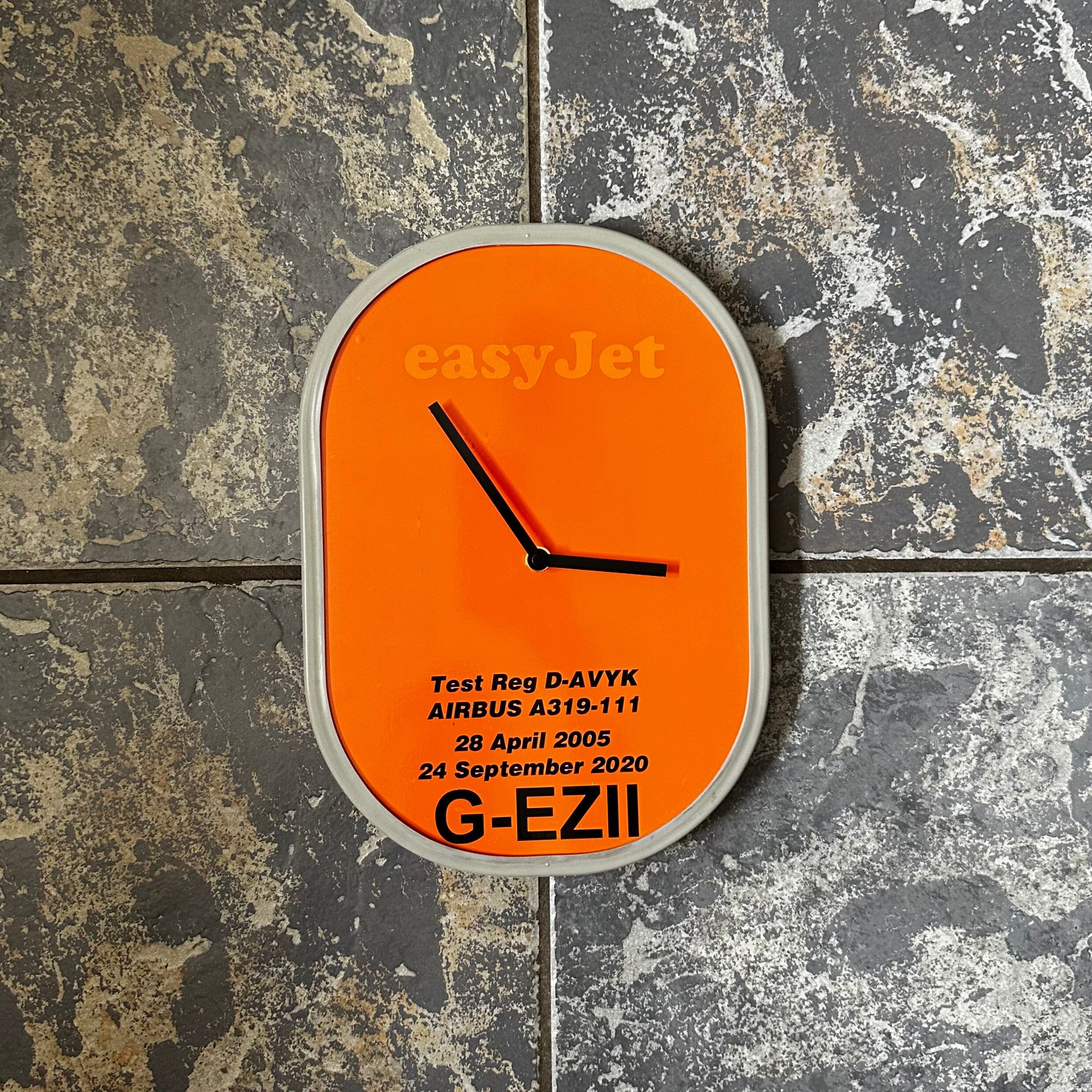 EASYJET AIRLINES G-EZII Airbus A319 Window Clock Airline Aviation Upcycle Boeing Gift Plane Aircraft Aviator
