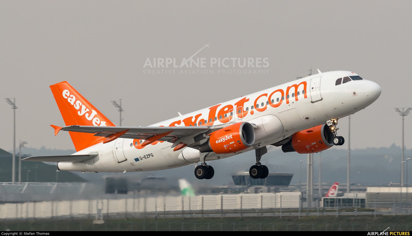 EASYJET G-EZPG Airbus A319 Registration fuselage Cut Airline Aviation Upcycle Boeing Gift Plane Aircraft Aviator