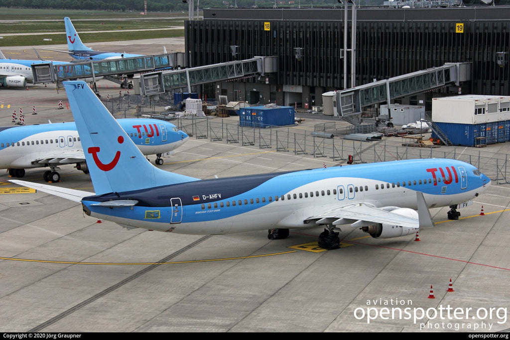 TUI Airways D-AHFV Boeing 737-800 Window fuselage Cut Coffee Table Airline Aviation Upcycle Boeing Gift Plane Aircraft Aviator
