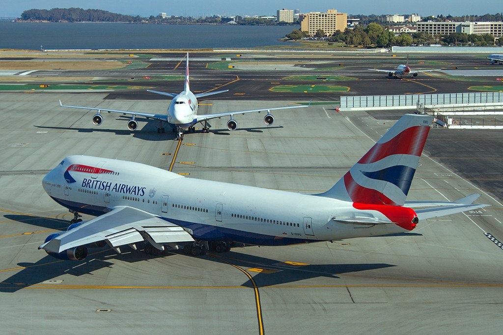 British Airways G-CIVU Boeing 747 Window fuselage Cut Clock Airline Aviation Upcycle Boeing Gift Plane Aircraft Aviator