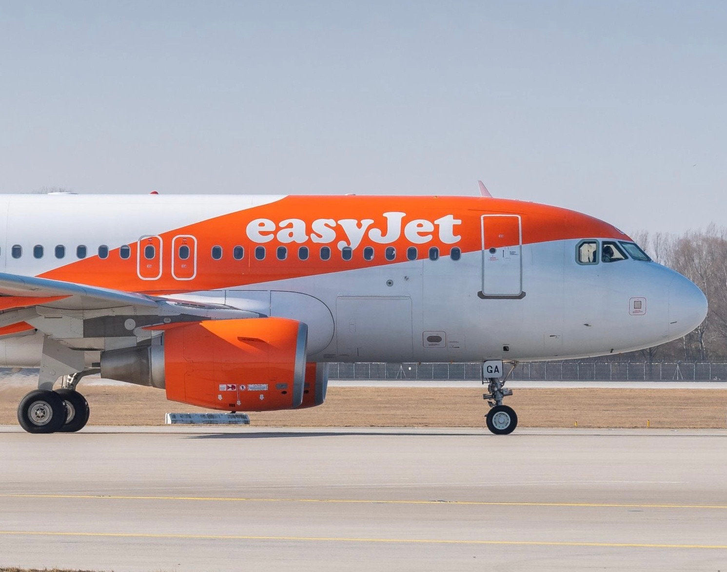 Easyjet Airbus A320 Cockpit Windscreen Coffee Table fuselage Airline Aviation Upcycle Boeing Gift Plane Aircraft Aviator Pilot A319