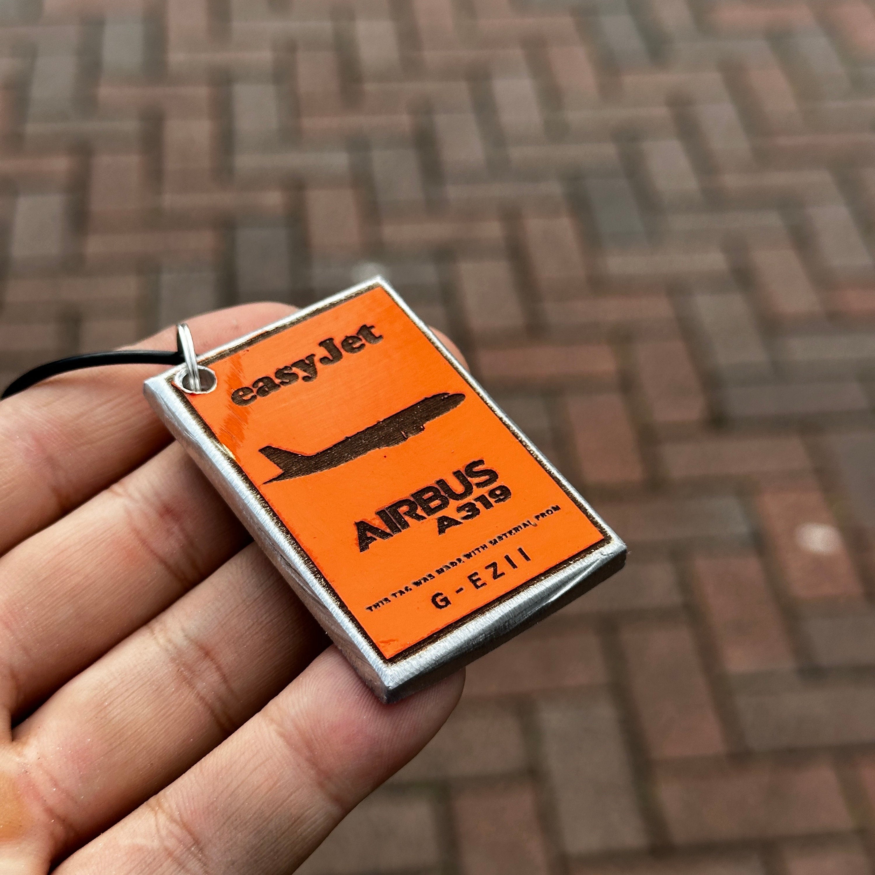 Easyjet Airbus A319 G-EZII Fuselage Cut Luggage Tag Keychain Keyring Plaque  Collectible Airbus memorabilia Pilot  engraved
