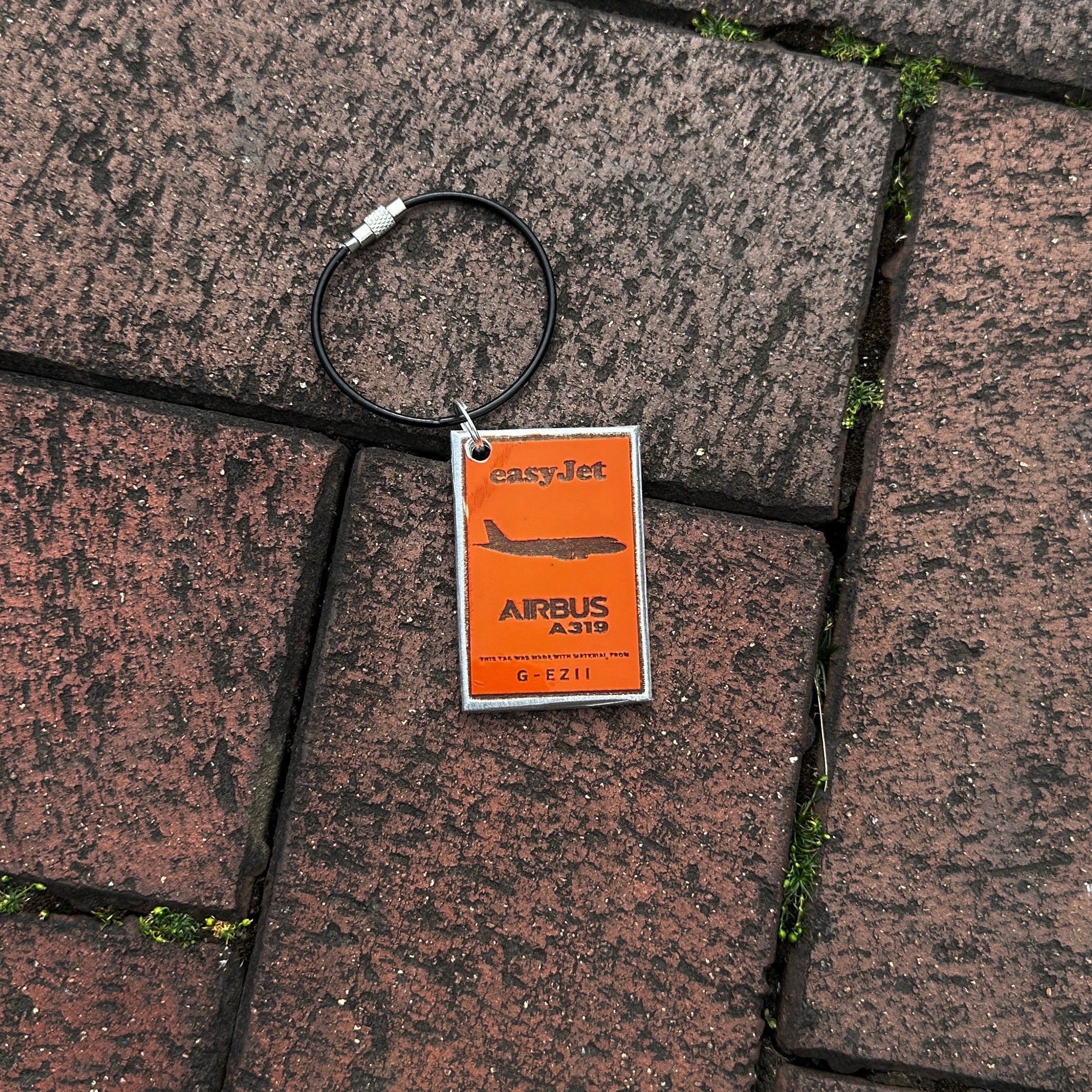 Easyjet Airbus A319 G-EZII Fuselage Cut Luggage Tag Keychain Keyring Plaque  Collectible Airbus memorabilia Pilot  engraved