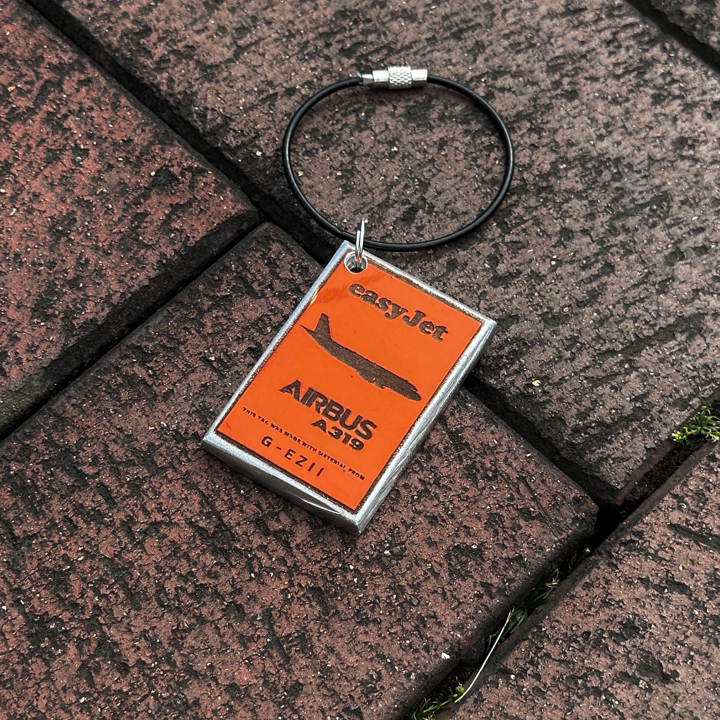 Easyjet Airbus A319 G-EZII Fuselage Cut Luggage Tag Keychain Keyring Plaque  Collectible Airbus memorabilia Pilot  engraved