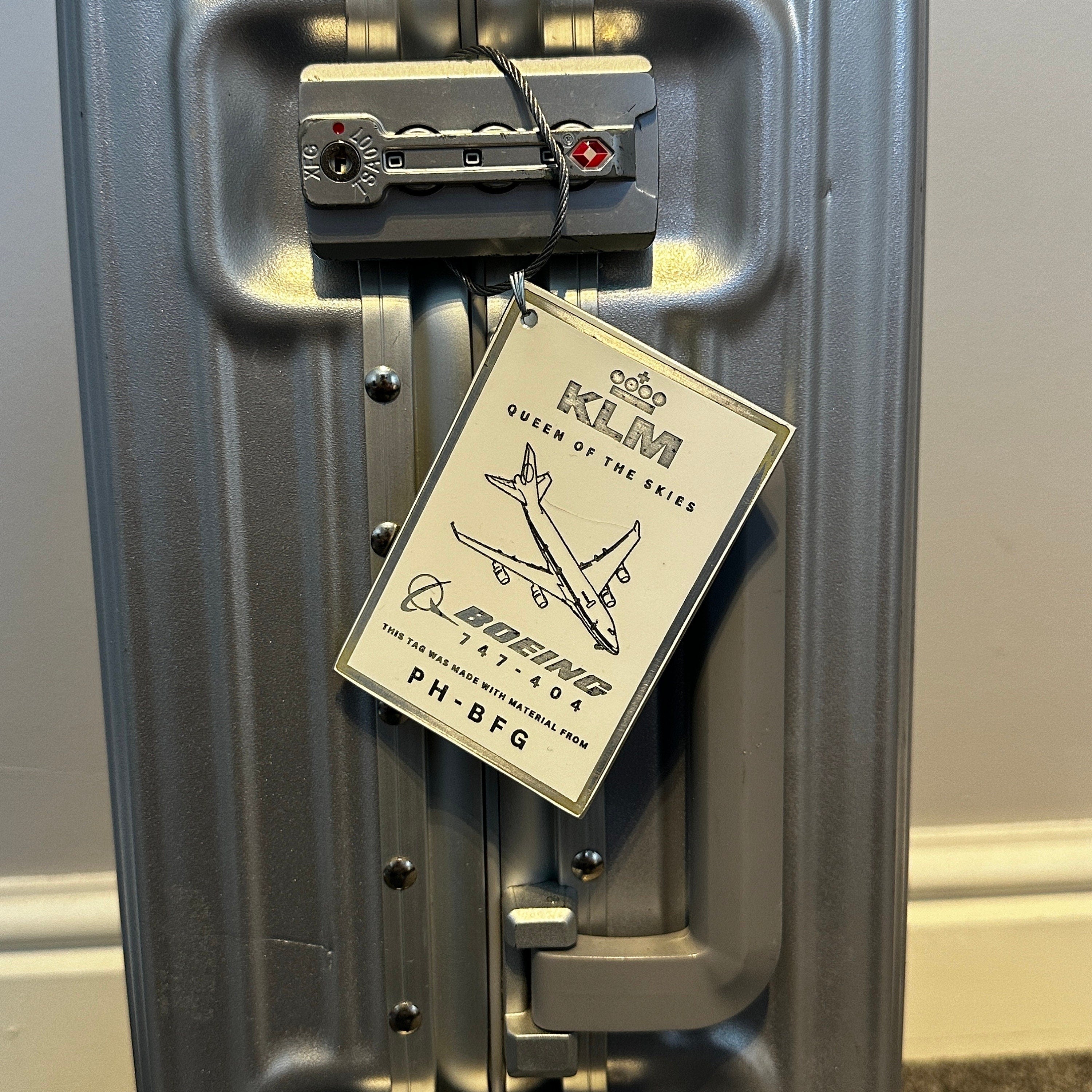 KLM Royal Dutch Airlines Boeing 747 PH-BFG Fuselage Cut Luggage Tag Keychain Keyring Plaque  Collectible Airbus  Pilot gift