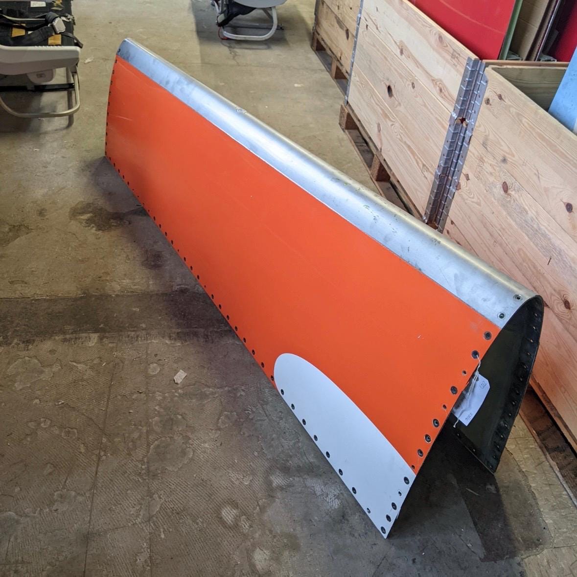 EasyJet Airbus A319 G-EZAG Wing Leading Edge Coffee Table | 50cm Round Glass | Aviation Furniture | Upcycled Aircraft Decor jayyviation