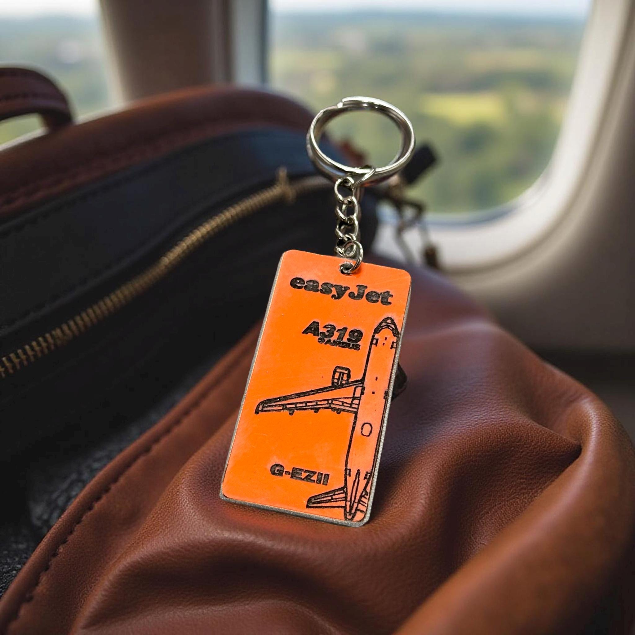 Easyjet Airbus A319 G-EZII Fuselage Cut Luggage Tag Keychain Keyring Plaque  Collectible Airbus memorabilia Pilot  engraved easy jet