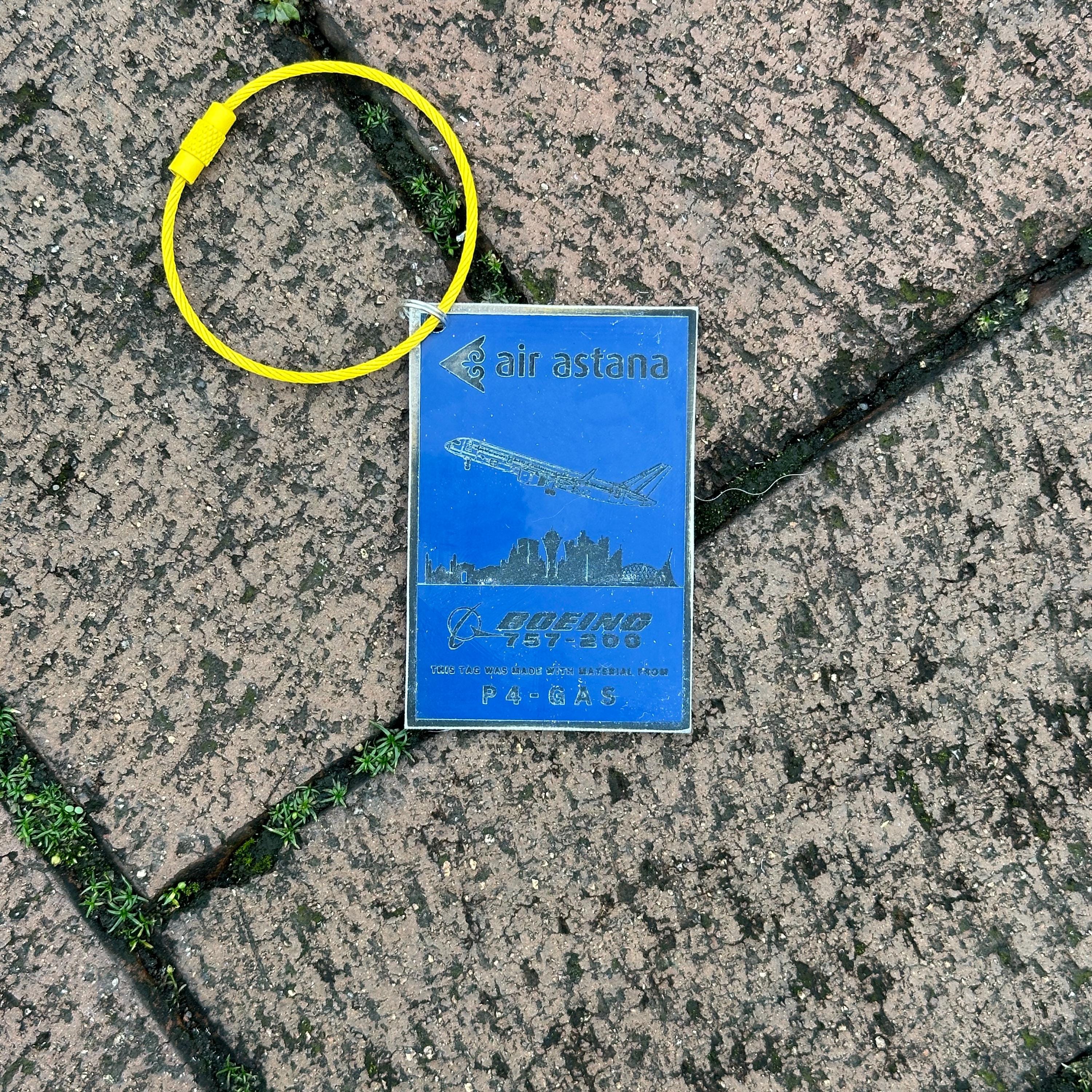 Air Astana Boeing 757 P4-GAS Fuselage Cut Engraved Keychain Key Ring Keyring  Retro aviation aviator pilot