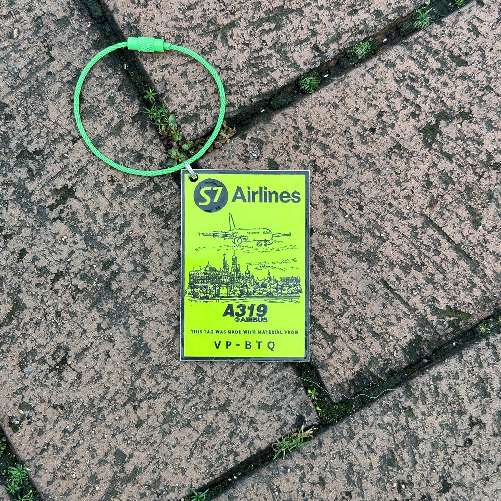 Siberian S7 Airways Airbus A319 Fuselage Cut VP-BTQ Boeing  Engraved Keychain Key Ring Keyring  Retro aviation aviator pilot cabin crew