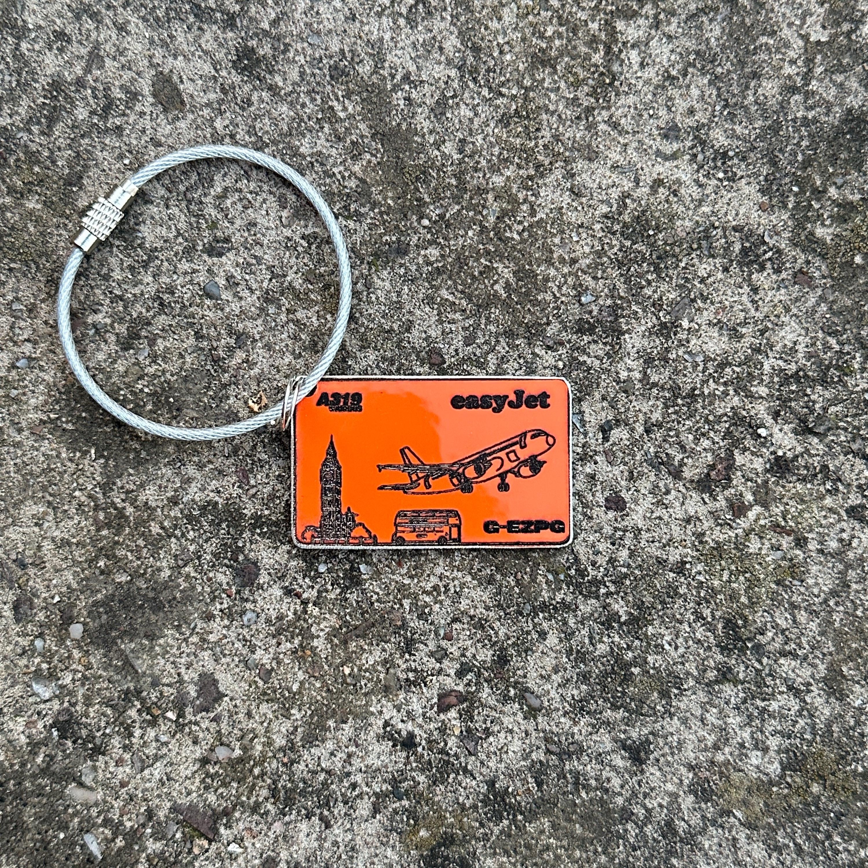 Easyjet Airbus A319 G-EZII Fuselage Cut Luggage Tag Keychain Keyring Plaque  Collectible Airbus memorabilia Pilot  engraved authentic