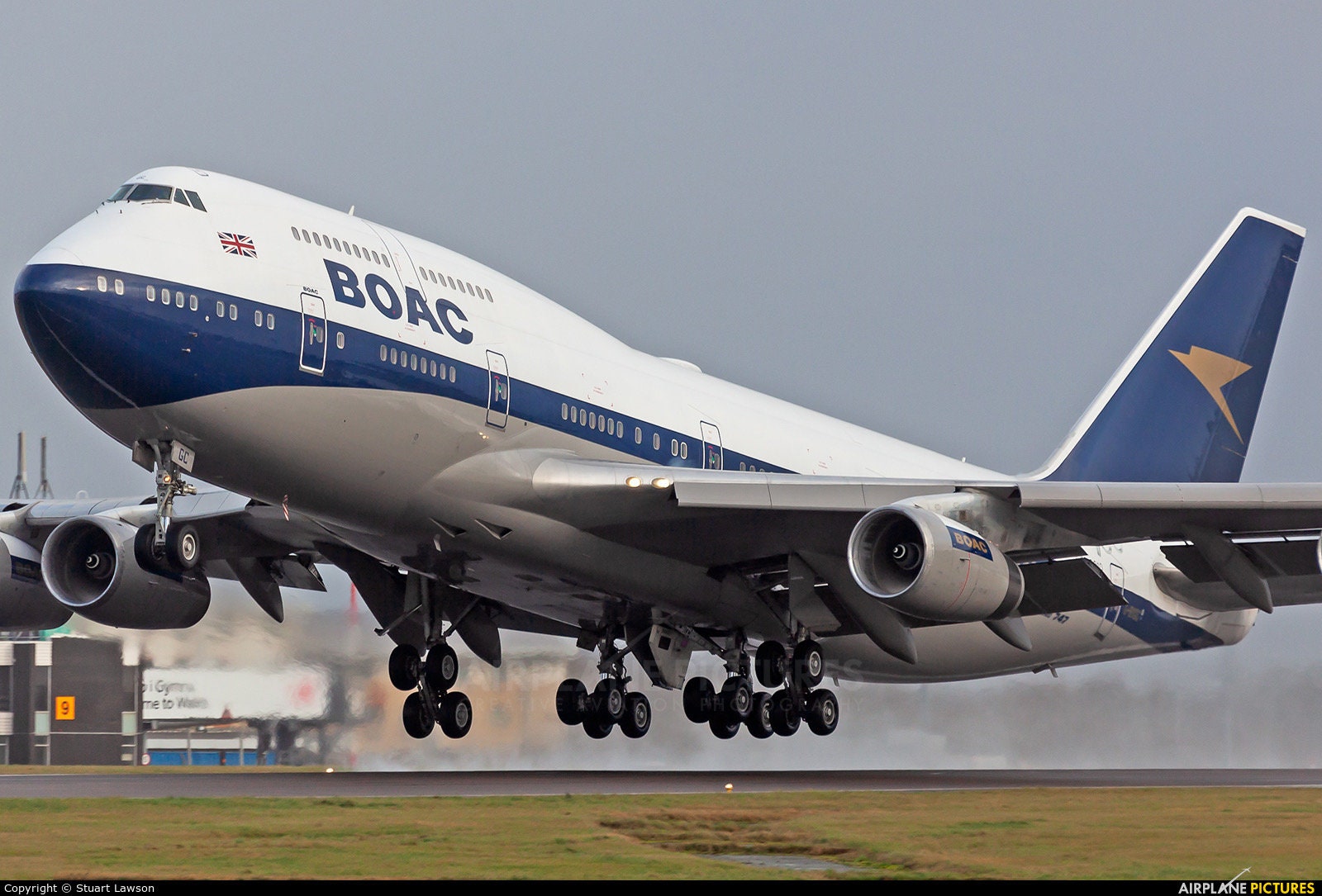 British Airways BOAC G-BYGC Retro Boeing 747 Framed fuselage Cut Airline Aviation Upcycle Boeing Gift Plane Aircraft Aviator