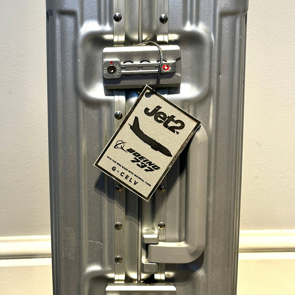 Jet2 Boeing 737 G-CELV Fuselage Cut Luggage Tag Keychain Keyring Plaque  Collectible Airbus memorabilia Pilot gift engraved Laser