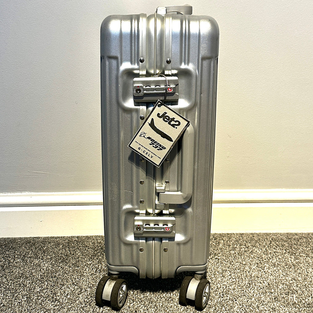 Jet2 Boeing 737 G-CELV Fuselage Cut Luggage Tag Keychain Keyring Plaque  Collectible Airbus memorabilia Pilot gift engraved Laser