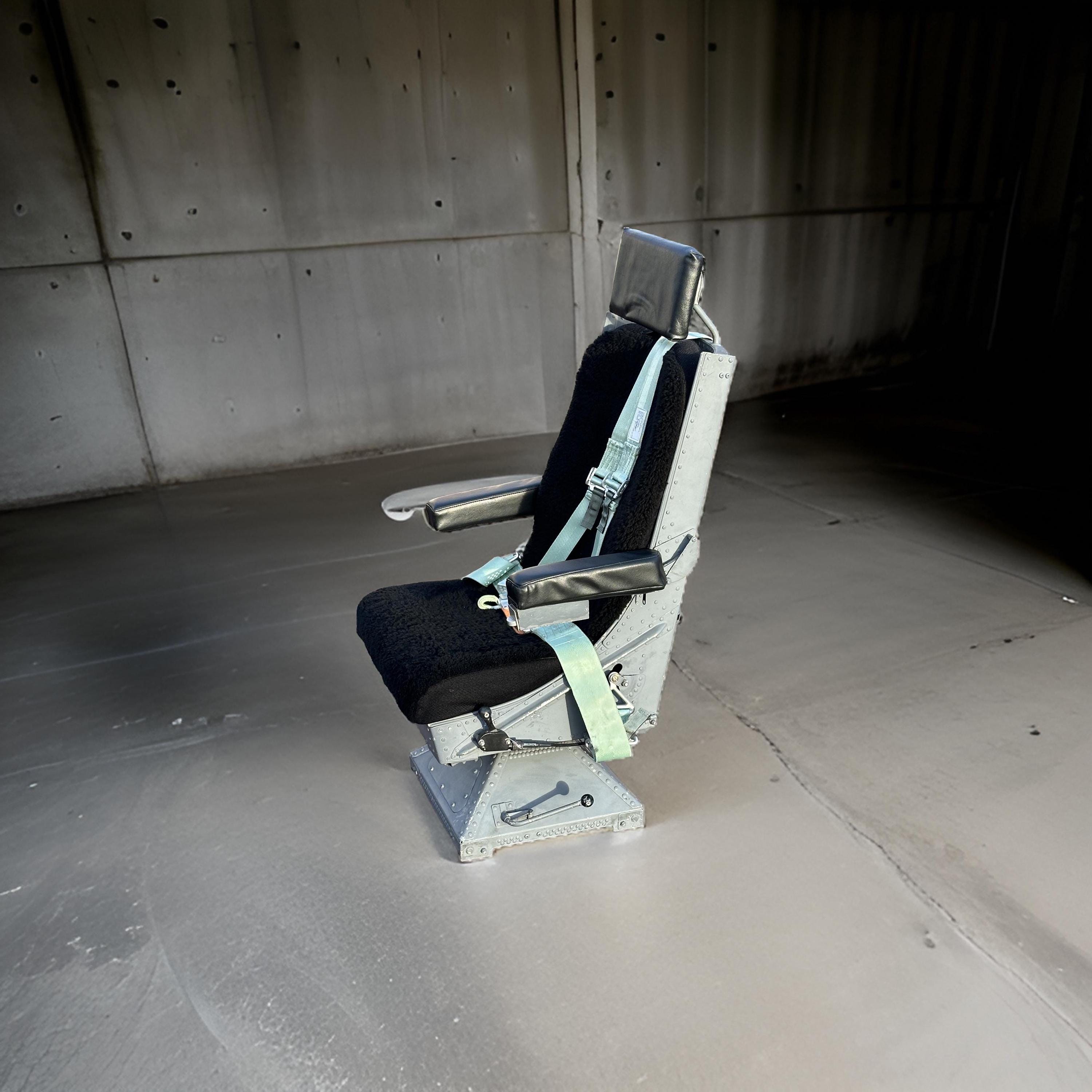 Zh102 Royal Air Force Boeing E-3d Sentry Aew1 Cockpit First Second Observer Pilot Seat Desk Chair Airline Aviation Upcycle Boeing Plane Avia