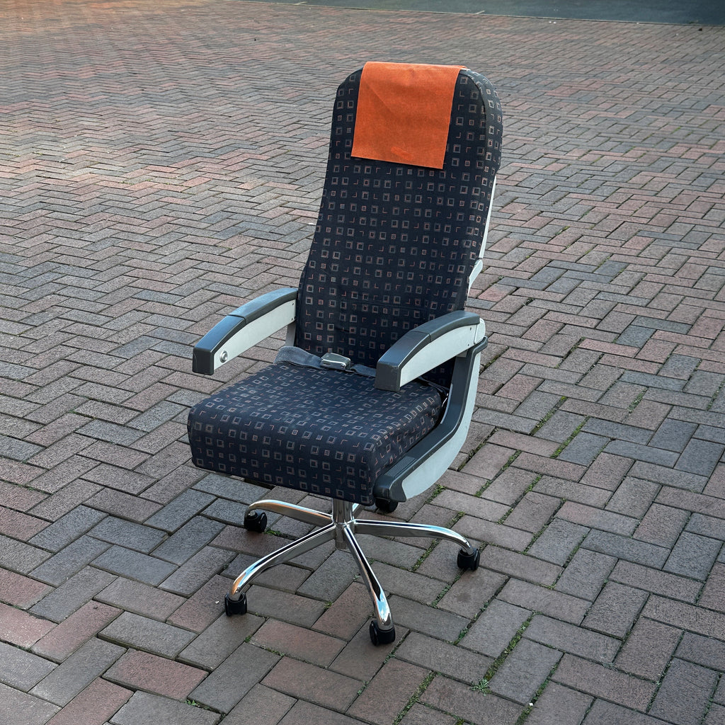 EasyJet Airbus A319 G-EZAB upcycled office desk chair Boeing aviator pilot A320 a321 Flight deck short haul ezy